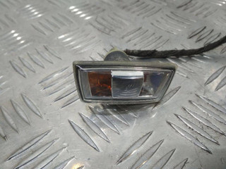 повторитель поворота на крыле левый Opel Astra H 2004, 13131298