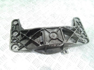 кронштейн КПП BMW 5 серия E60/E61 2006, 676110602