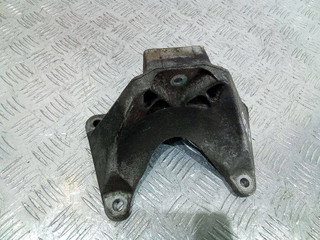 кронштейн КПП BMW 5 серия E60/E61 2006, 676110703