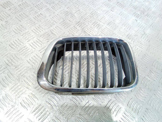 решетка радиатора BMW 3 серия E46 2002, 61697910