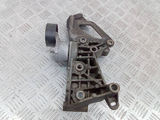 кронштейн генератора Renault Megane 2 поколение 2004, 1.5 л., дизель, МКПП, 8200072727