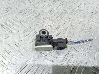 датчик удара Mercedes-Benz A-Класс W176 2013, A1668210151