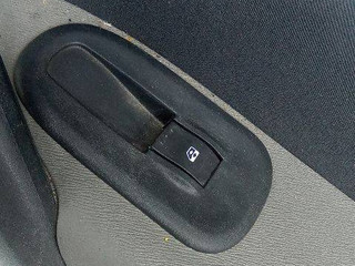 кнопка стеклоподъемника двери Renault Kangoo 2 поколение 2010