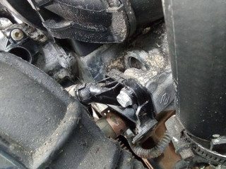 фланец (тройник) системы охлаждения Renault Clio 2 поколение [2-й рестайлинг] 2006, 1.5 л., дизель, МКПП