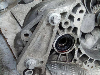кронштейн КПП Opel Corsa D 2008, 1.3 л., дизель, МКПП, 13185905