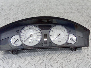 щиток приборов (приборная панель) Chrysler 300C 1 поколение 2008, P05172885AF