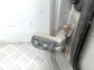 петля двери Nissan Versa C11 2008, седан