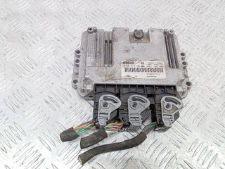 блок управления двигателем Renault Laguna 2 поколение 2005, 1.9 л., дизель, МКПП, 8200527713