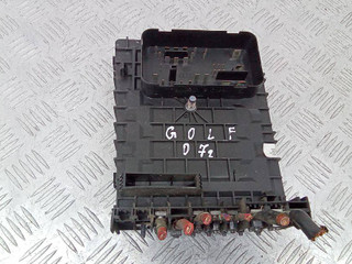 блок предохранителей Volkswagen Golf 5 поколение 2007, 1K0937125