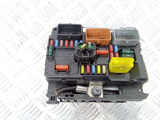 блок предохранителей Citroen C3 2 поколение 2010, 9667199780, R09