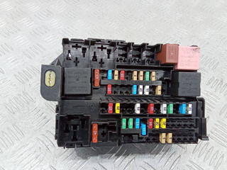 блок предохранителей Renault Laguna 3 поколение 2010, 8200393836