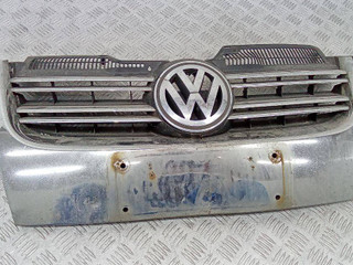 решетка радиатора Volkswagen Jetta 5 поколение 2005, 1K5853651