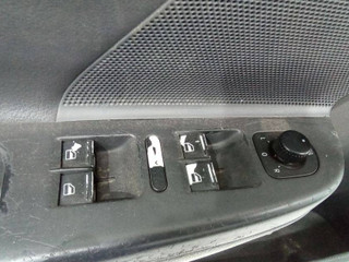 блок управления стеклоподъемниками Volkswagen Jetta 5 поколение 2005