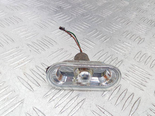 повторитель поворота на крыле правый Volkswagen Golf 4 поколение 2001, 1J0949117
