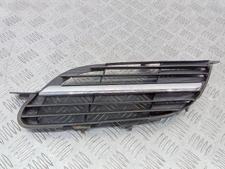 решетка радиатора Nissan Almera Tino V10 [рестайлинг] 2004, 9381M010