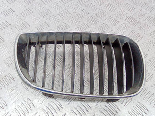 решетка радиатора BMW 1 серия E81/E82/E87/E88 2005, 1.9 л., дизель, МКПП, 71286149