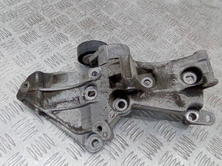 кронштейн генератора Renault Megane 2 поколение 2005, 1.6 л., бензин, МКПП, 8200327134