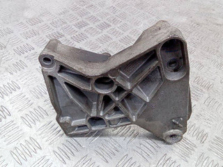 кронштейн двигателя Renault Scenic 3 поколение 2011, 1.5 л., дизель, МКПП, 8200739777