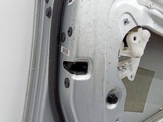 замок двери передней левой Volkswagen Passat B6 2005
