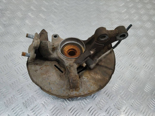 кулак поворотный правый Toyota Corolla Verso 2 поколение AR10 2005, 1.6 л., бензин