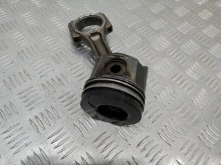 поршень Renault Megane 2 поколение 2006