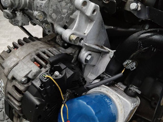 кронштейн генератора Peugeot 807 1 поколение 2002, 2.2 л., дизель, МКПП, 9643834880