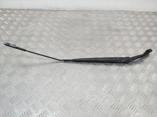 щеткодержатель (поводок стеклоочистителя, дворник) Nissan Qashqai 1 поколение 2007, 1.5 л., дизель, 80017607