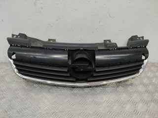 решетка радиатора Opel Zafira 2 поколение (B) 2006, 13136136