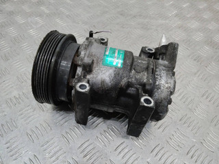 компрессор кондиционера Renault Clio 2 поколение 2000, 1.4 л., бензин, МКПП, 7700273801