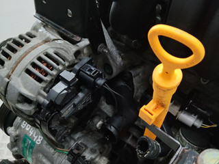 кронштейн генератора Volkswagen Golf 4 поколение 1998, 1.6 л., AKL, бензин, МКПП
