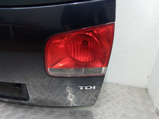 фонарь крышки багажника правый Volkswagen Touareg 1 поколение 2004