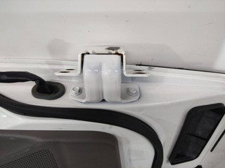 петля двери Nissan Cabstar F24 2015