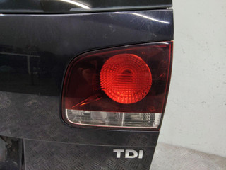 фонарь крышки багажника правый Volkswagen Touareg 1 поколение 2007