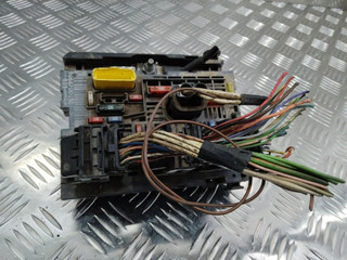 блок предохранителей Peugeot 308 T7 2009, 9666700480, R05