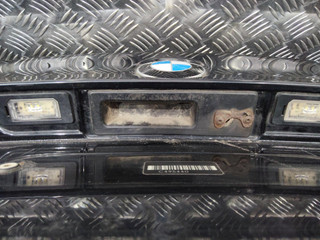 Кнопка открытия багажника ( в составе крышки багажника) BMW 5 серия F07/F10/F11 2010, седан