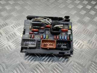 блок предохранителей Citroen C5 2 поколение 2012, 9675877980, R02