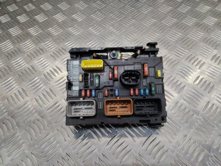 блок предохранителей Citroen C4 1 поколение 2007, 9664055780, L11