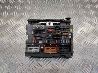 блок предохранителей Peugeot 308 T7 2007, 9664706280, R05