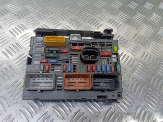 блок предохранителей Peugeot 308 T7 2010, 9666700480, R05