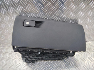 бардачок BMW 3 серия F30/F31/F34 2012, 9228283