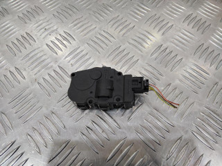 моторчик заслонки печки BMW X1 F48 2016, 412650750