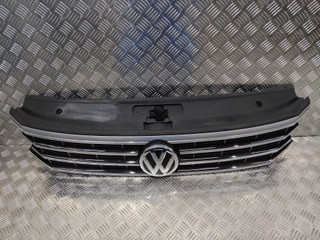 решетка радиатора Volkswagen Passat B8 2016, 56D853653C