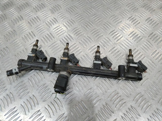 топливная рампа Volkswagen Golf 7 поколение 2013, 2.0 л., бензин, 06K133681A