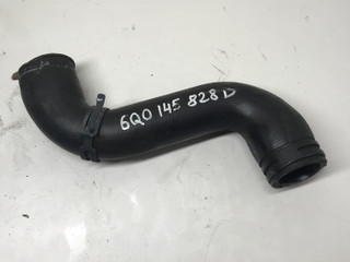 патрубок интеркулера Volkswagen Polo 4 поколение 2002, 1.9 л., дизель, 6Q0145828D