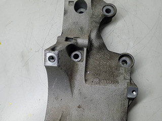 кронштейн генератора Volkswagen Passat B6 2009, 1.9 л., дизель, седан, 038903143AF
