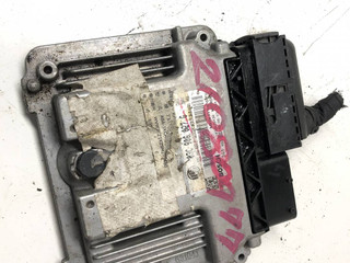 блок управления двигателем Volkswagen Scirocco 3 поколение (2008 - 2015), 1.4 л., бензин, 03C906027G