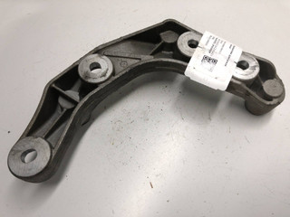 кронштейн двигателя Mercedes-Benz E-Класс W213/S213/C238/A238 2018, 3.0 л., бензин, АКПП, A6420140600