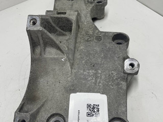 кронштейн генератора Volkswagen Passat B6 2008, 2.0 л., дизель, седан, 03G903143A
