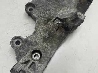 кронштейн генератора Volkswagen Passat B6 2009, 1.9 л., дизель, седан, 038903143AF