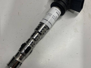 катушка зажигания Audi A4 B7 2007, 2.0 л., бензин, АКПП, седан, 06F905115C